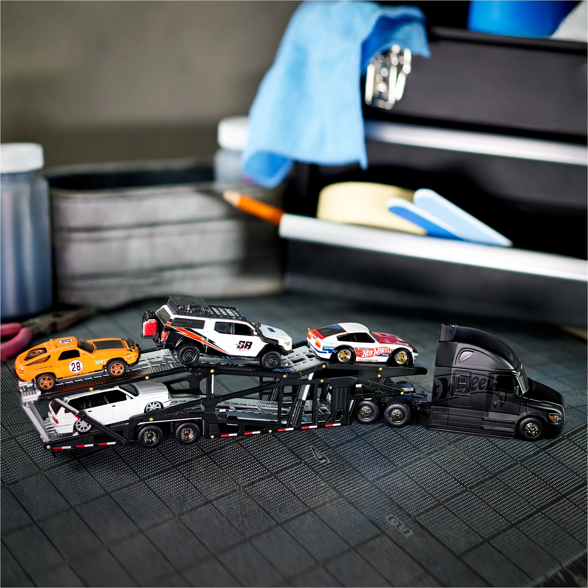 Hot Wheels - Elite 64 Freightliner Cascadia - Image 2